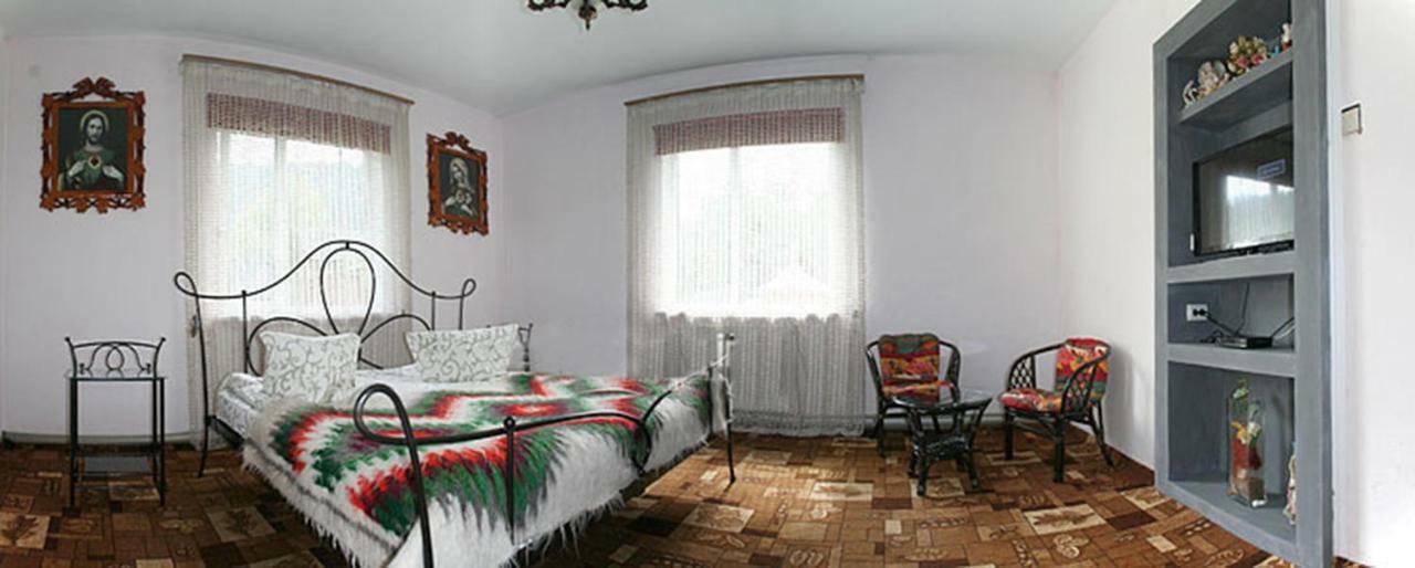 Садиба Там Де Гори Krivorovnya Exteriör bild